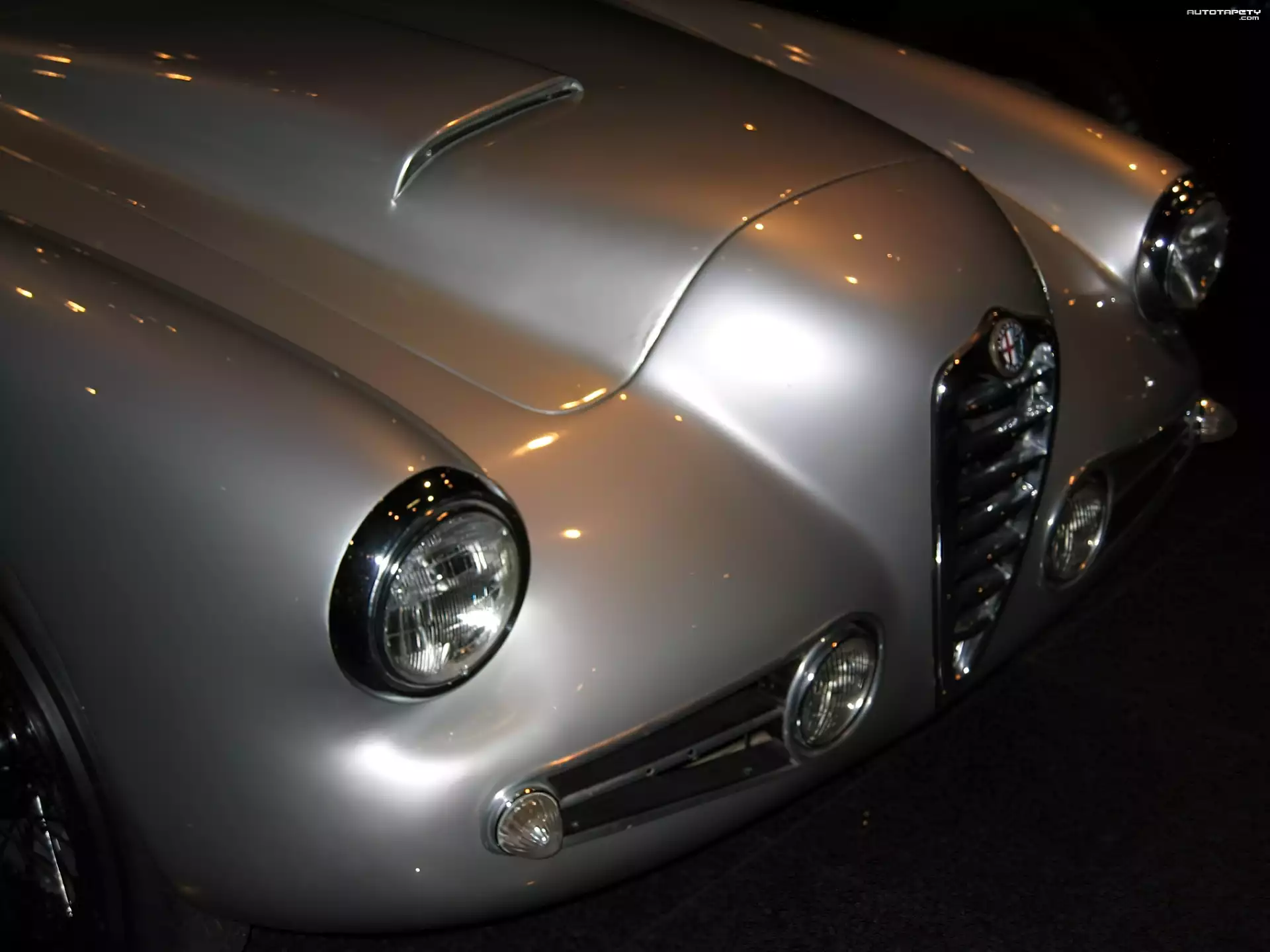 Alfa Romeo ,światła, maska