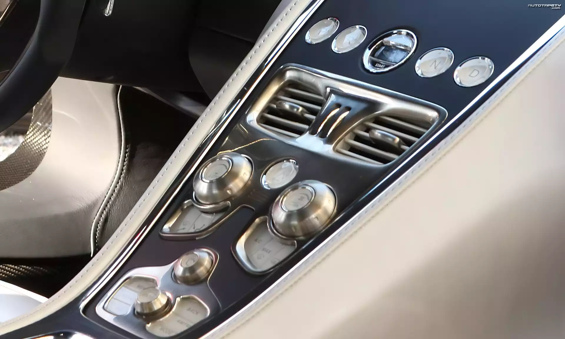 Aston Martin One-77, Kokpit