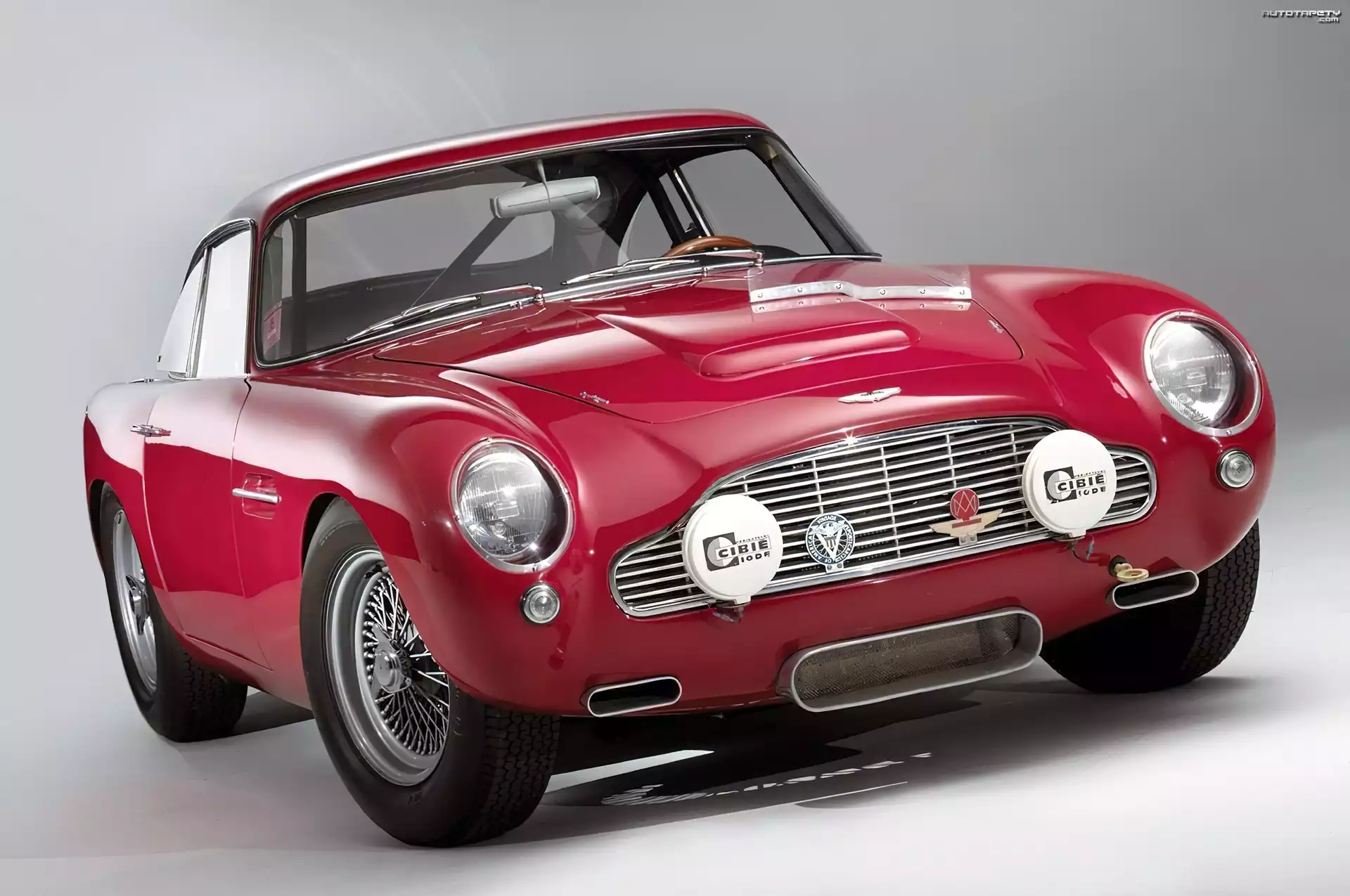 Aston Martin DB4, Halogeny