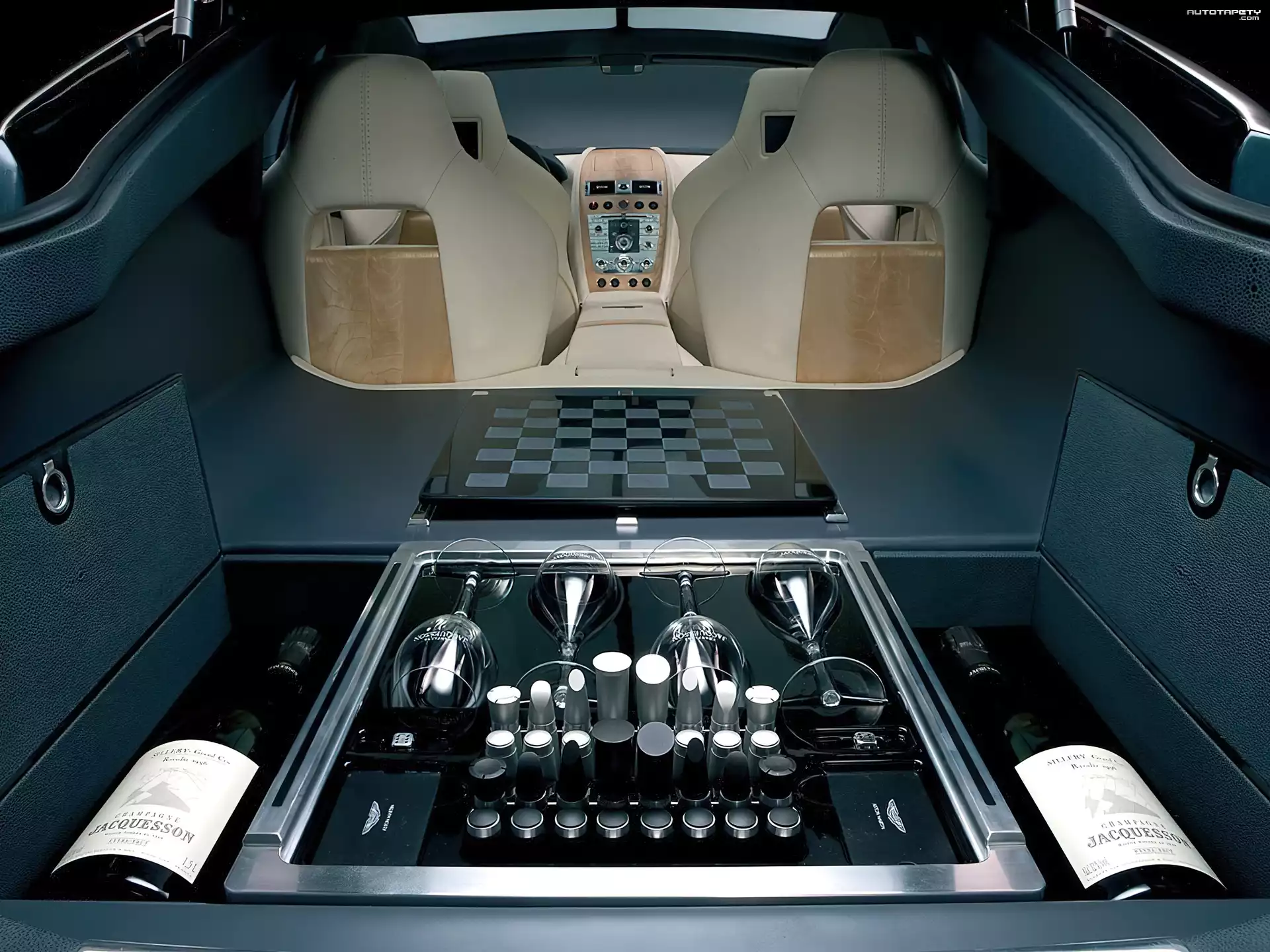 Aston Martin Rapide, Kieliszki