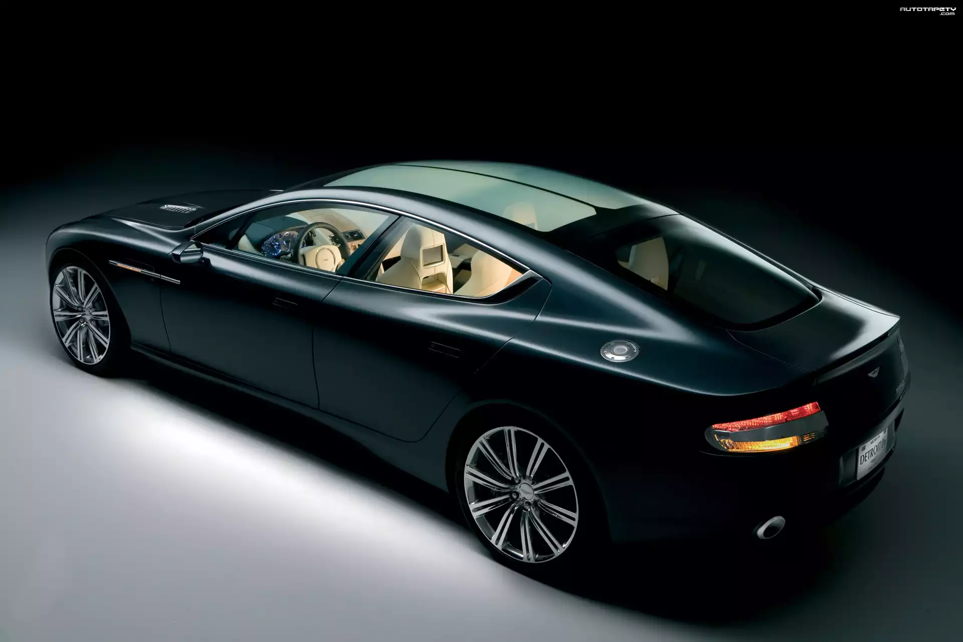 Aston Martin Rapide, Wlew, Paliwa