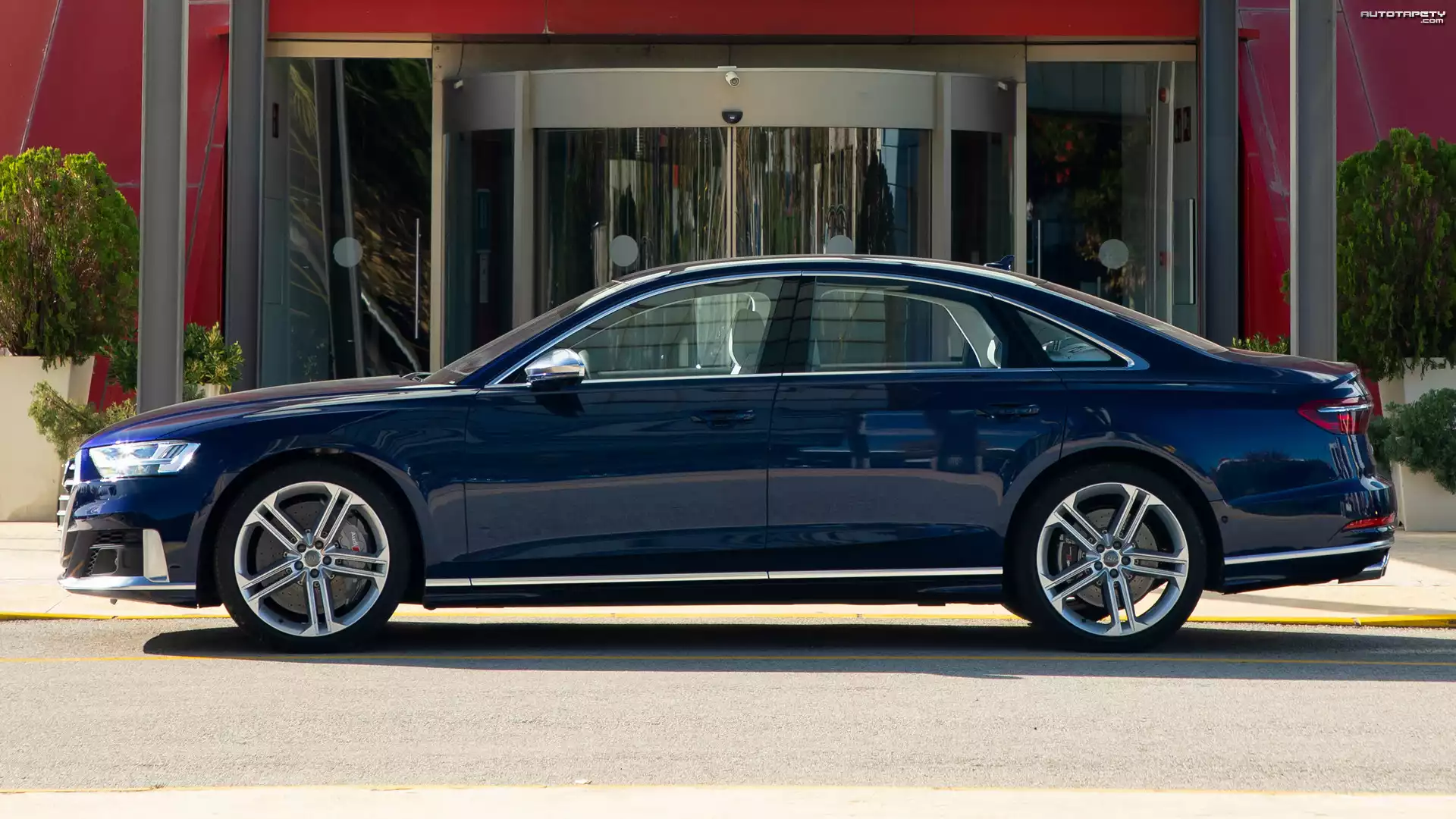 Audi S8, Bok