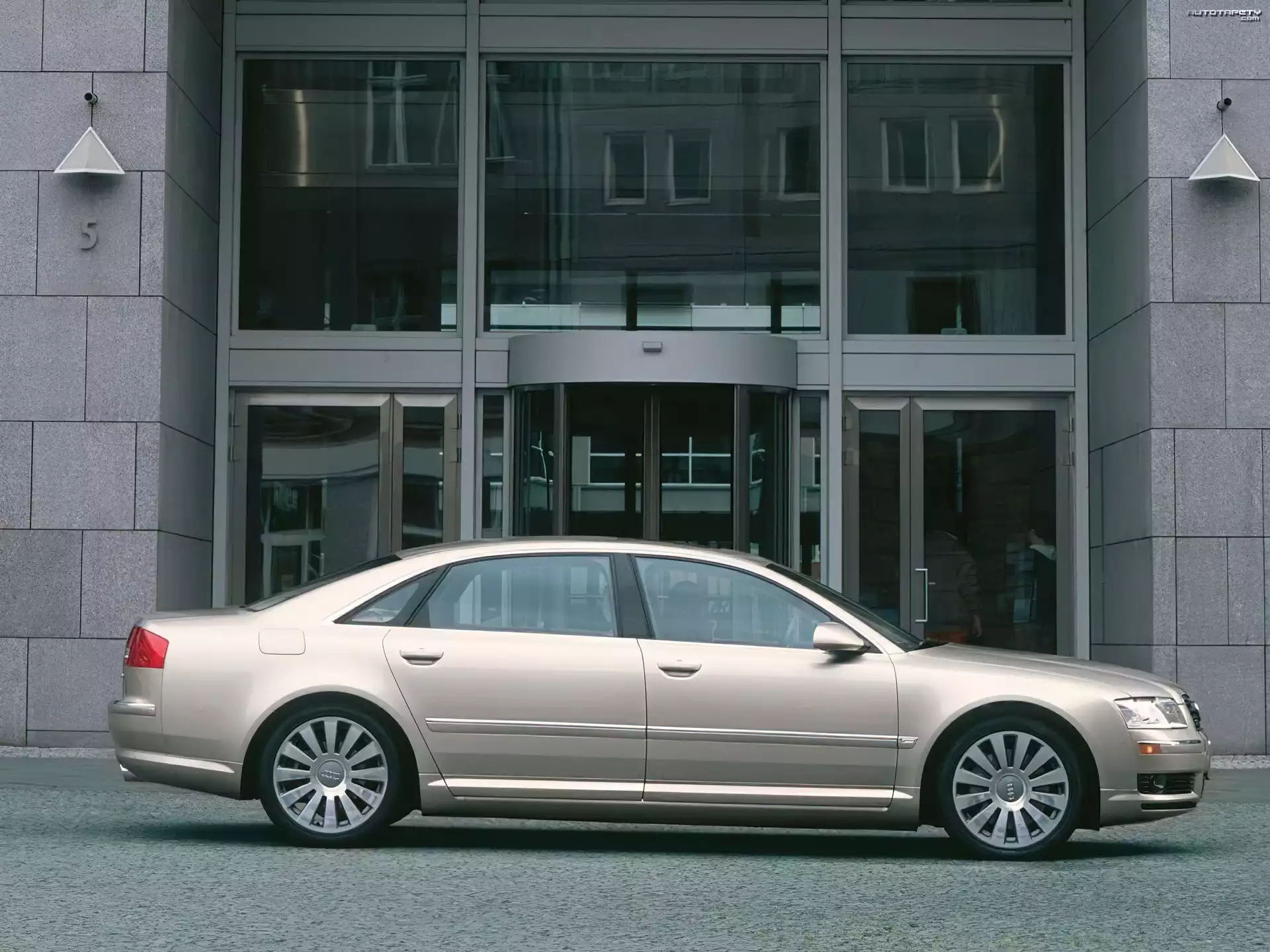 Audi A8, Prawy Profil
