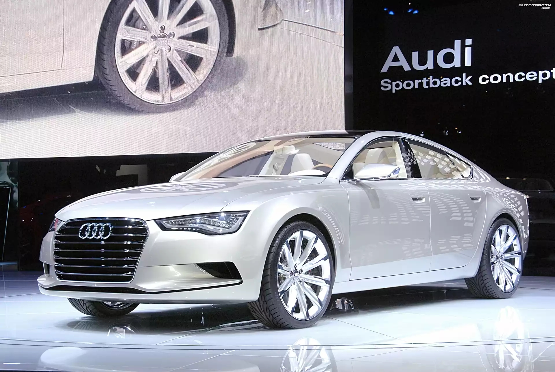 Audi A7, Salon, Wystawa