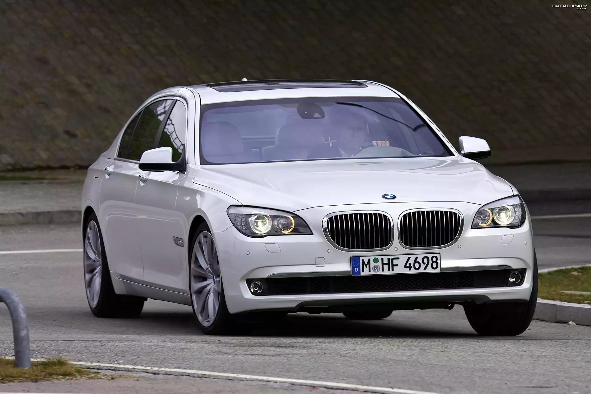 Biała, BMW F01, Tor, Zakręt