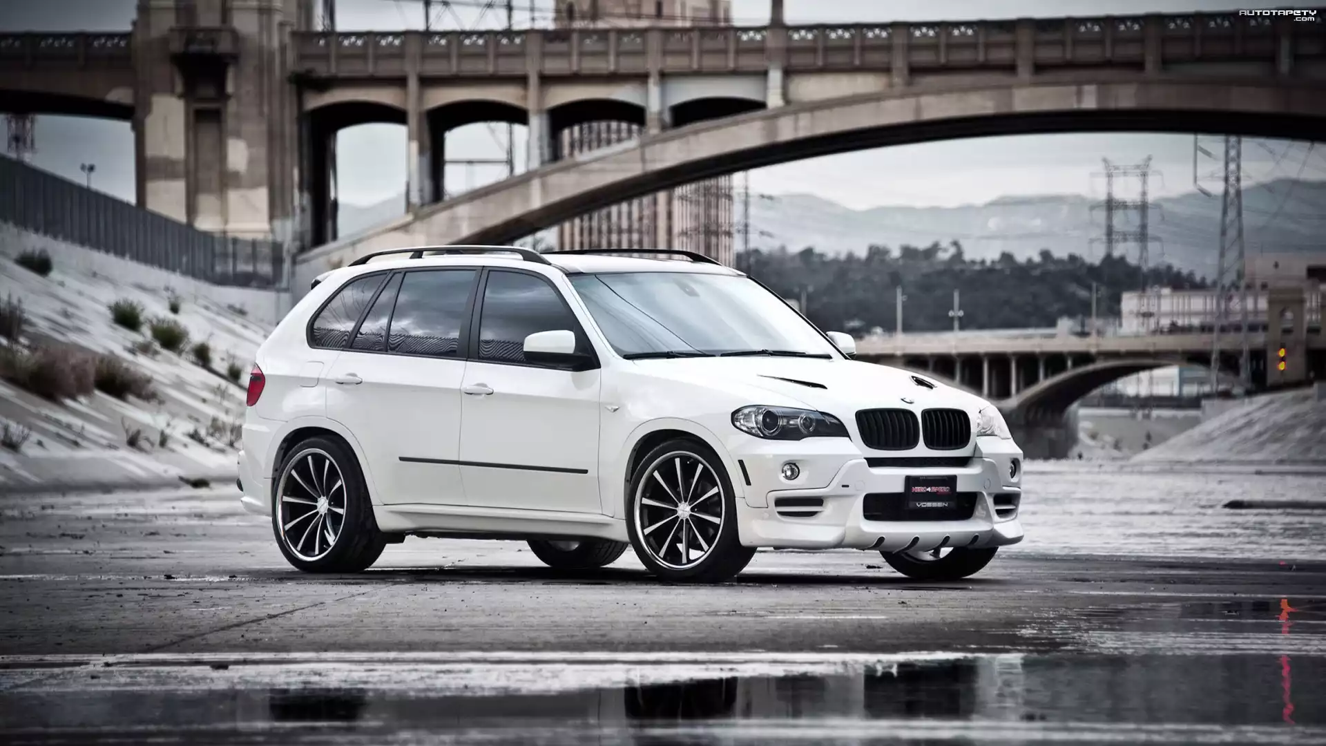 Białe, BMW X5 E70, Most