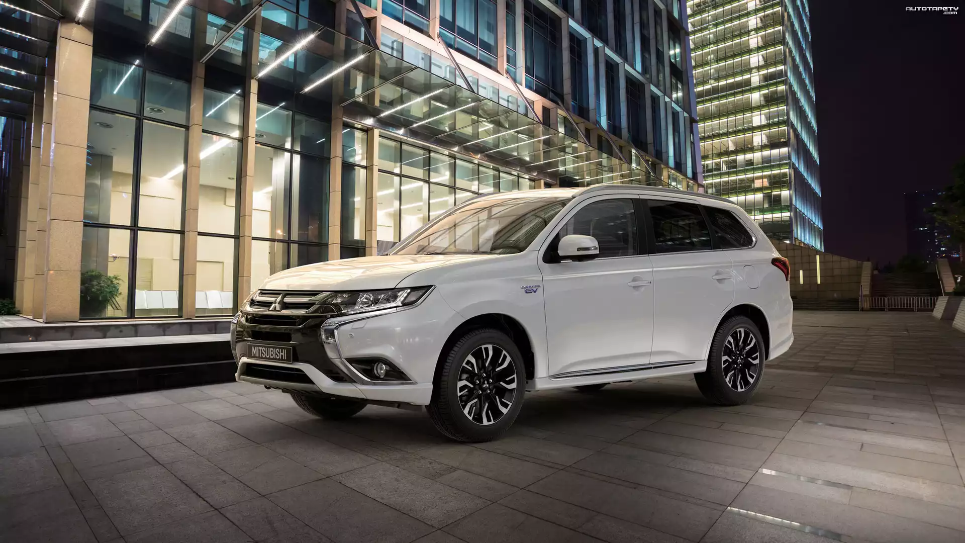 Białe, Mitsubishi Outlander PHEV, 2017