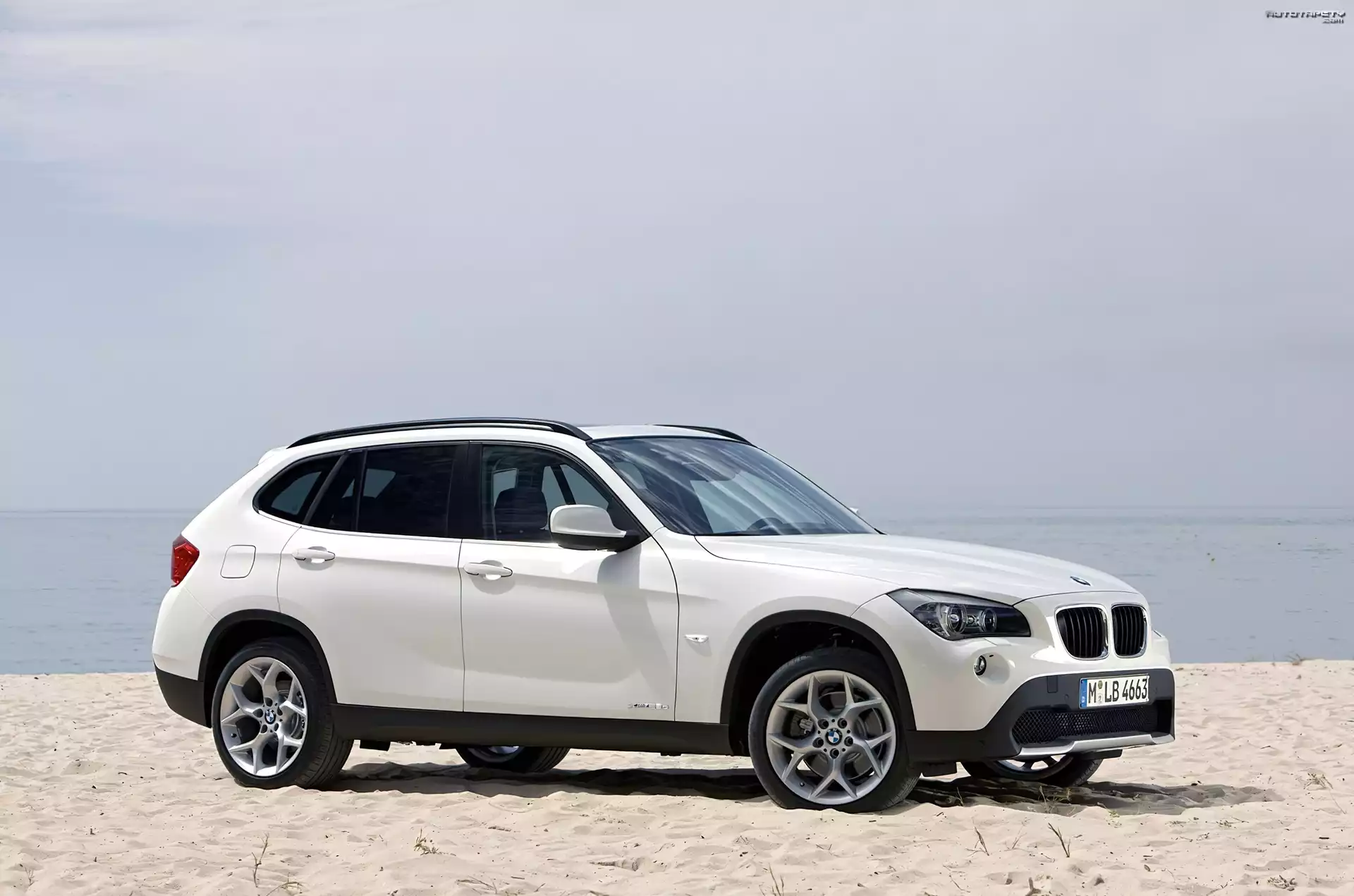 Białe, BMW X1, Relingi, Dachowe