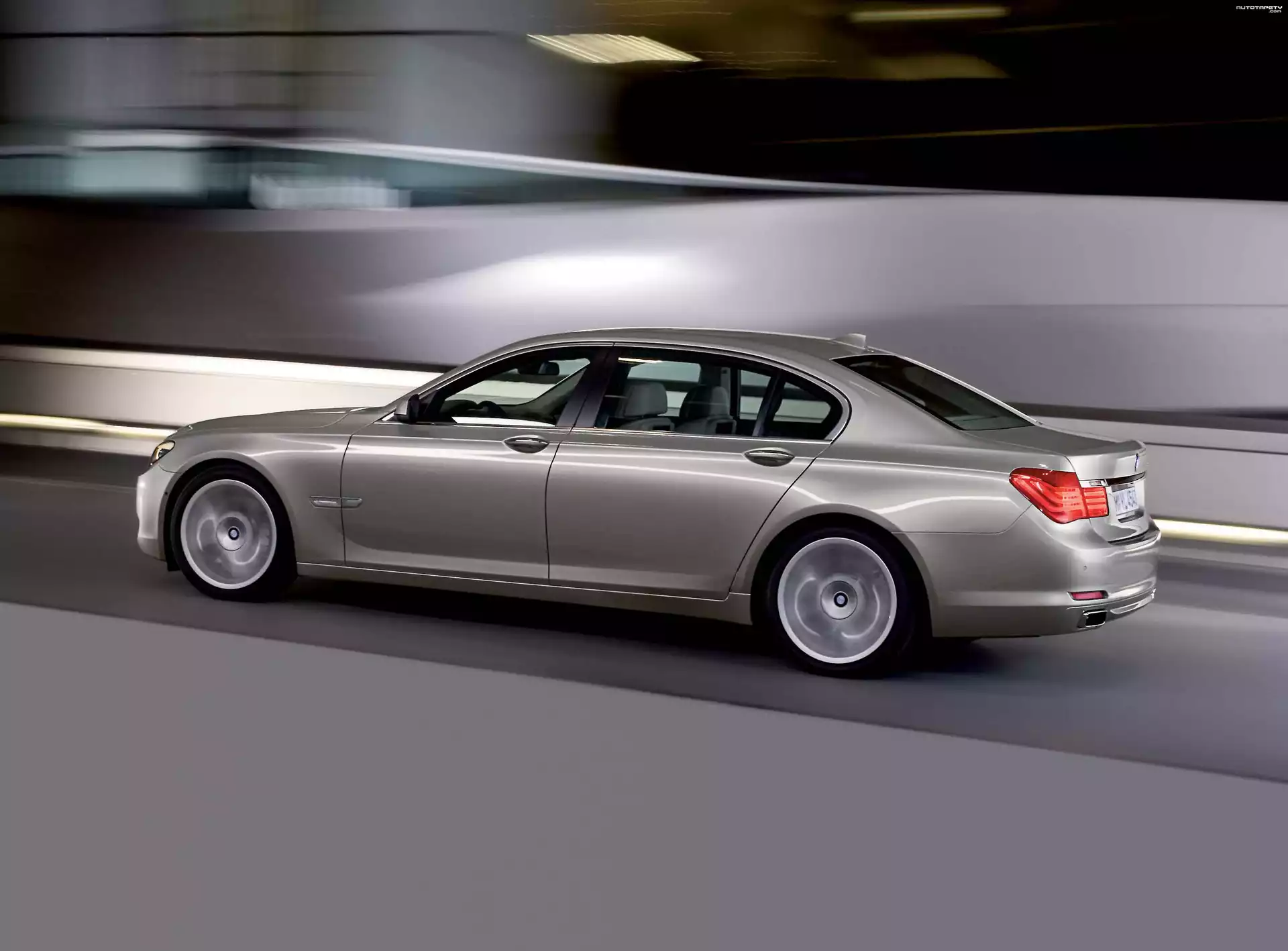 Beżowa, BMW seria 7 F01, Lewy, Bok