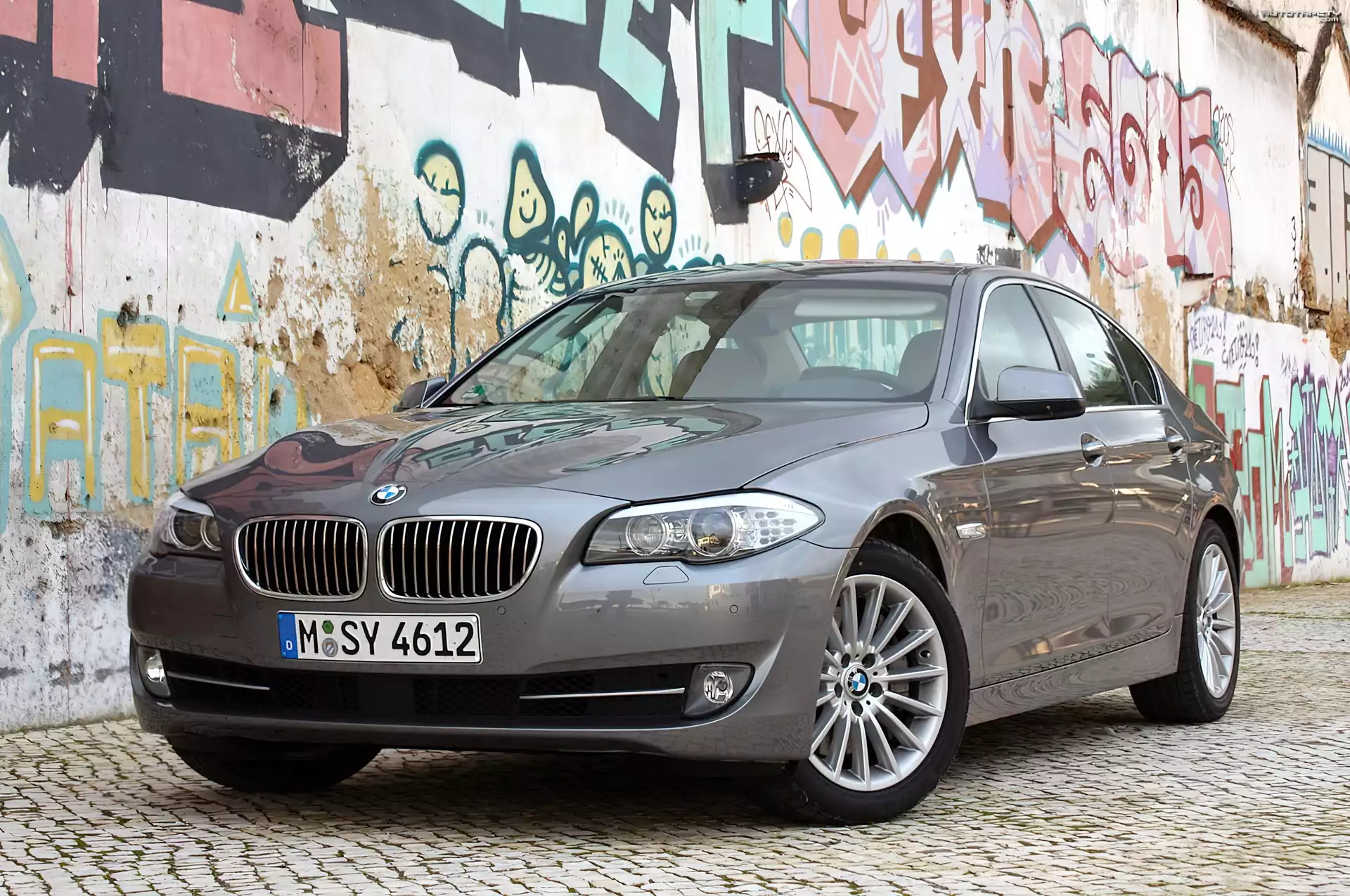 BMW F10, Reflektory, Graffiti