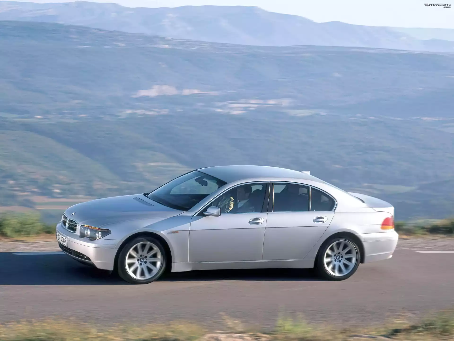 Srebrne, BMW, E65