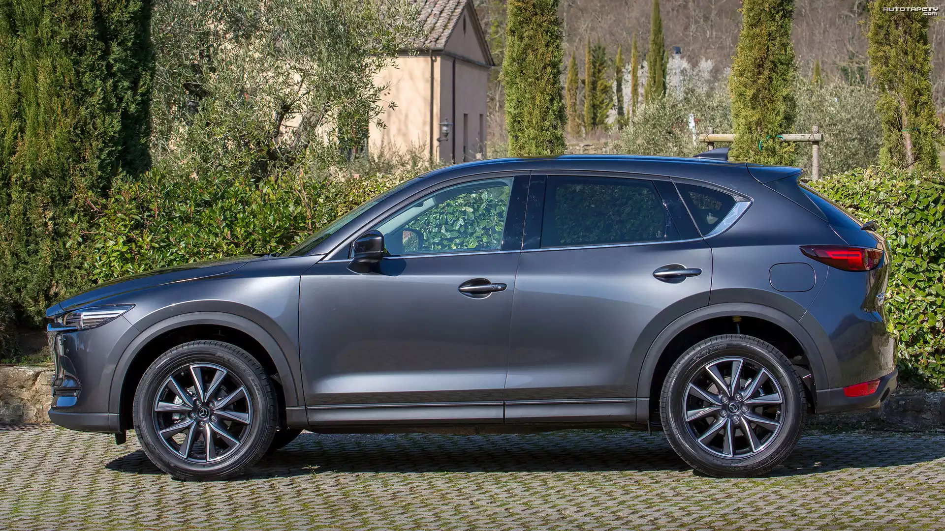 Mazda CX-5, Bok