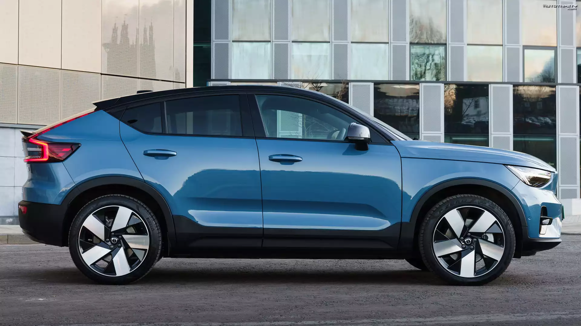 Volvo C40 Recharge, Bok