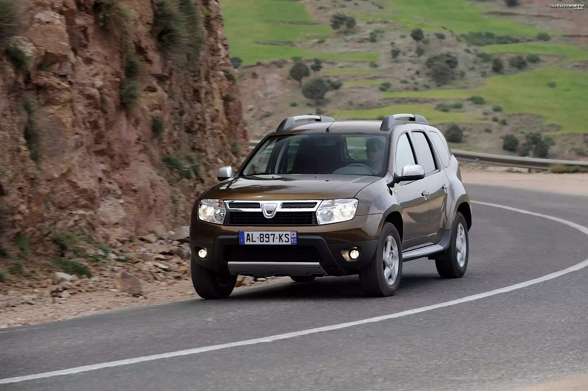 Brązowa, Dacia Duster, Zakręt