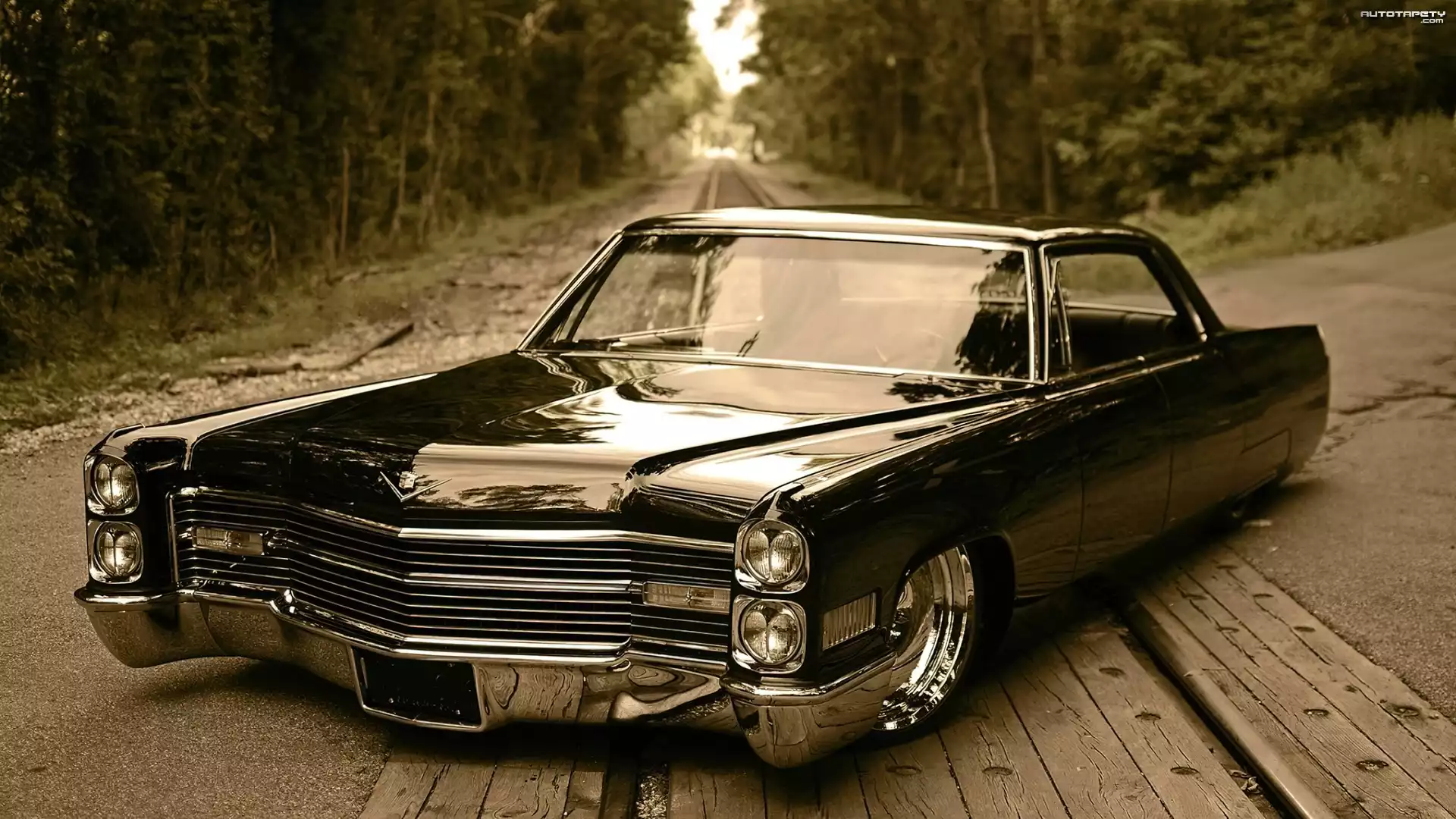 Czarny, Cadillac DeVille, Chrom, Tory