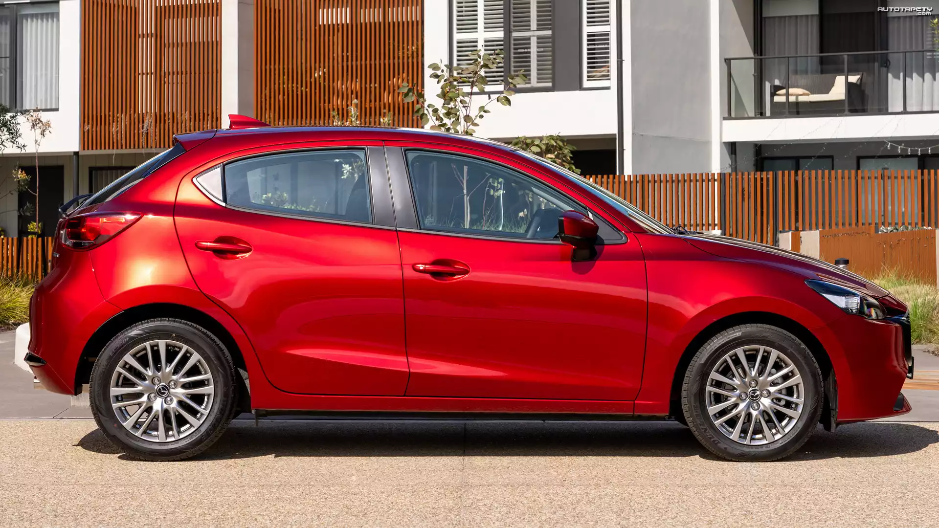 Czerwona, Mazda 2