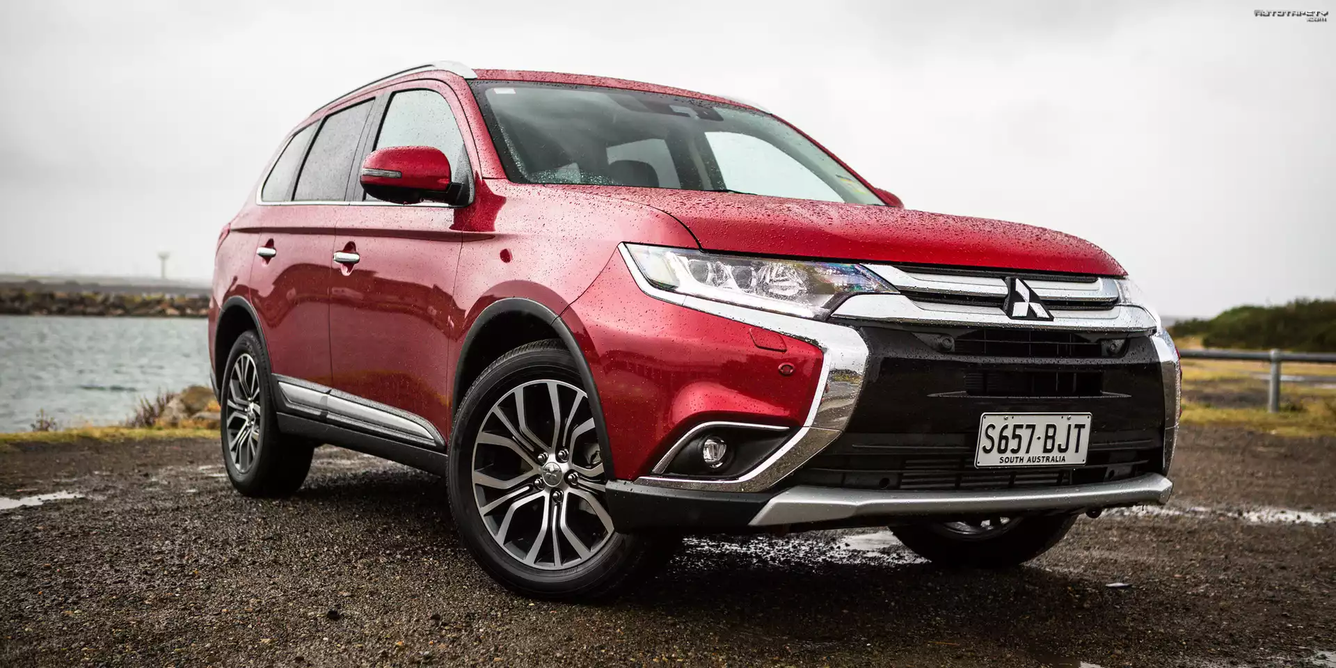 Czerwony, Mitsubishi Outlander, 2017