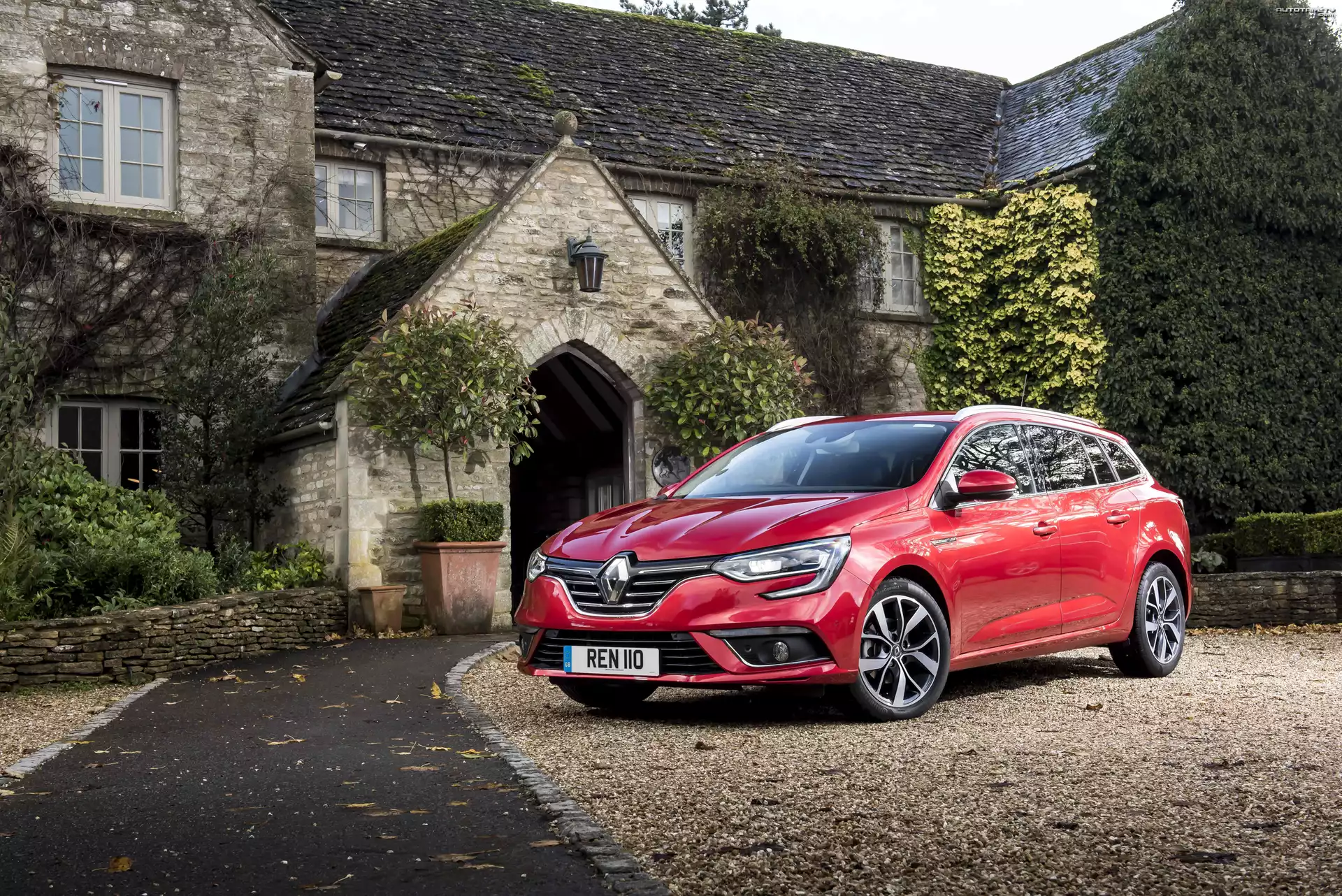 Czerwony, Renault Megane Sport Tourer, Dom