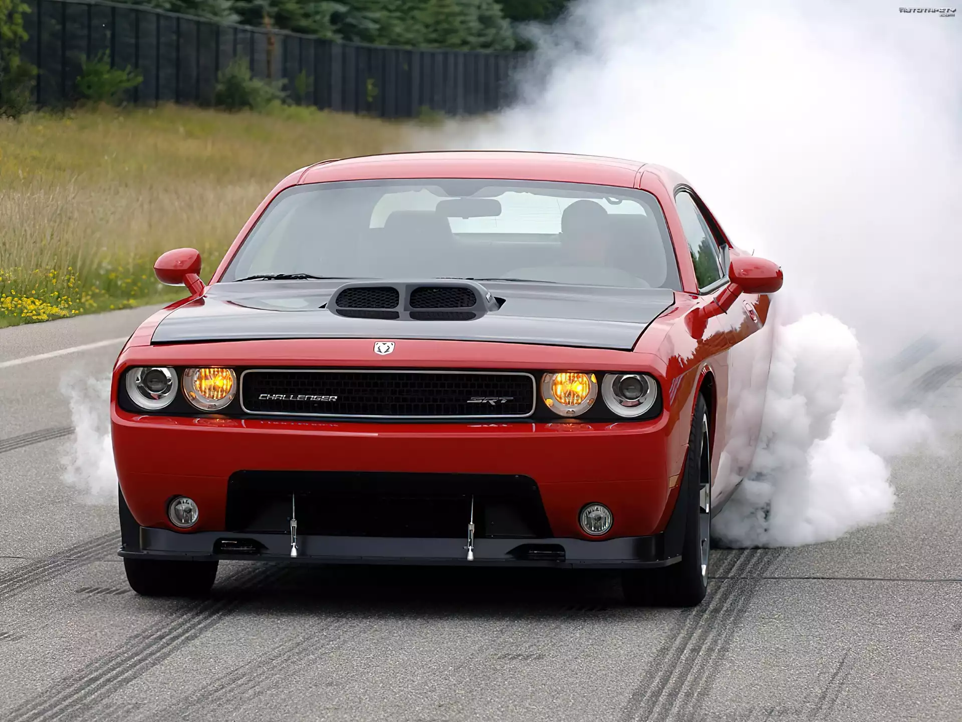 Dodge Challenger, Pali, Gumę