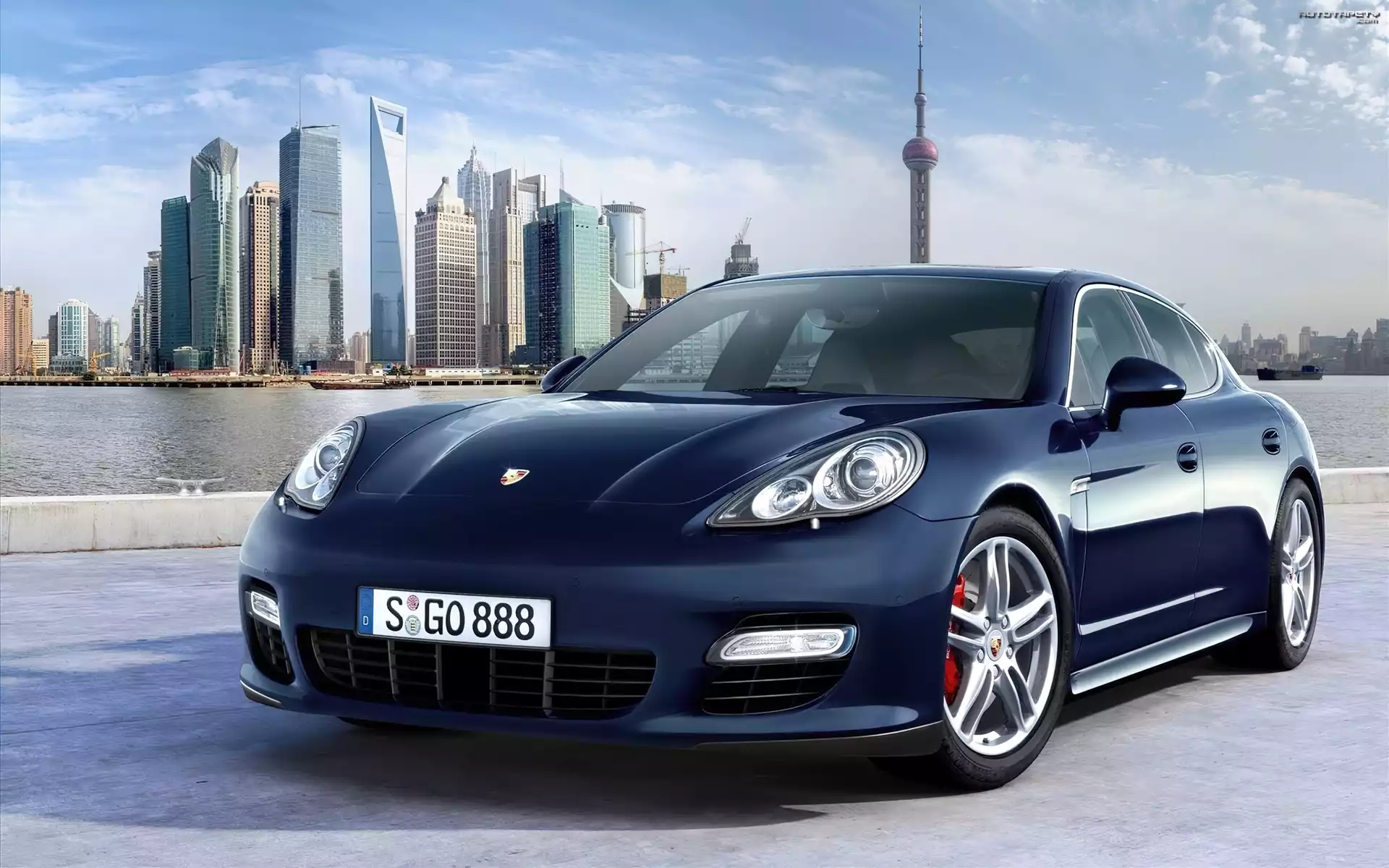 Porsche, Granatowe, Miasto