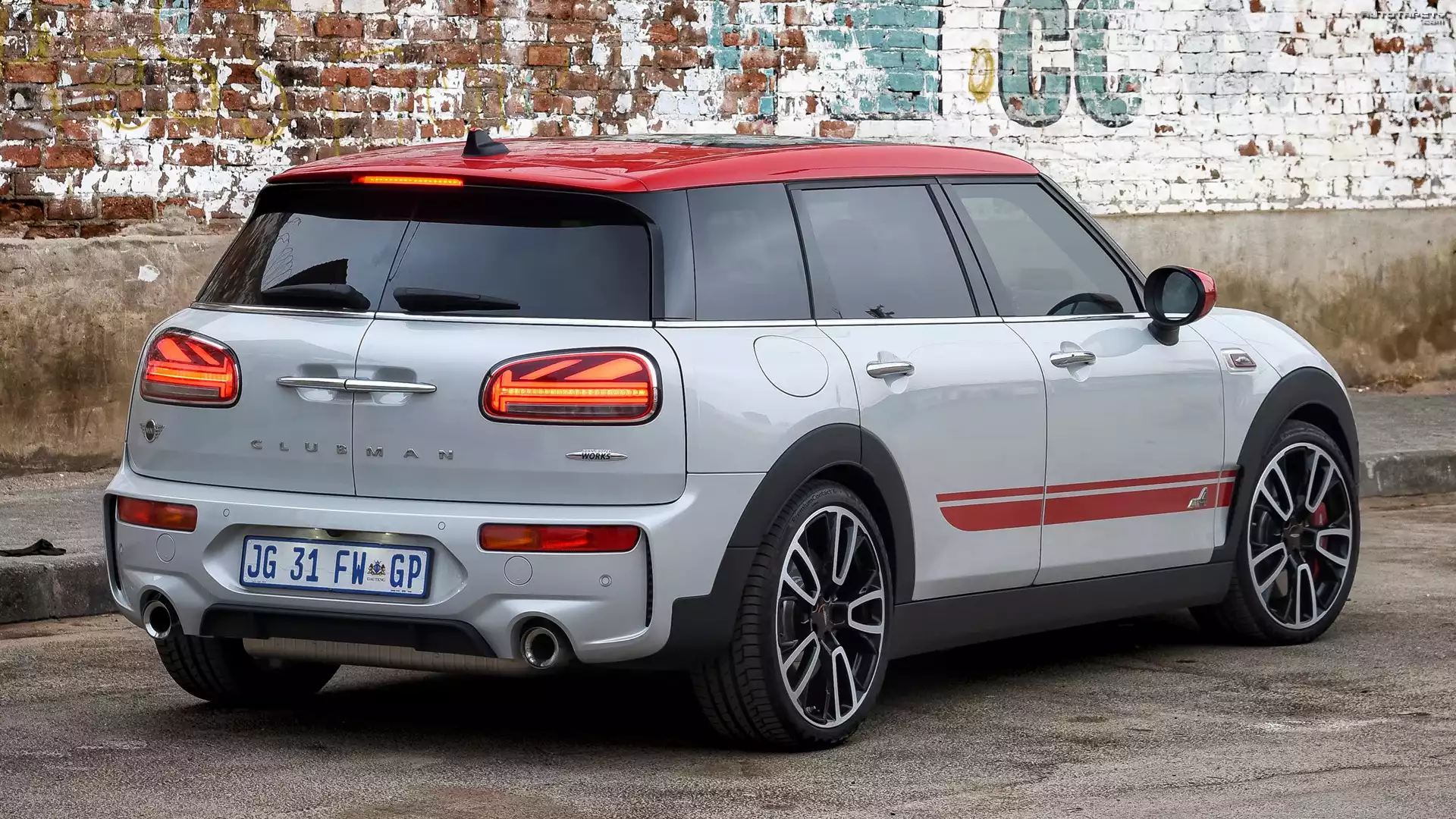 Mini John Cooper Works Clubman, Tył, Bok