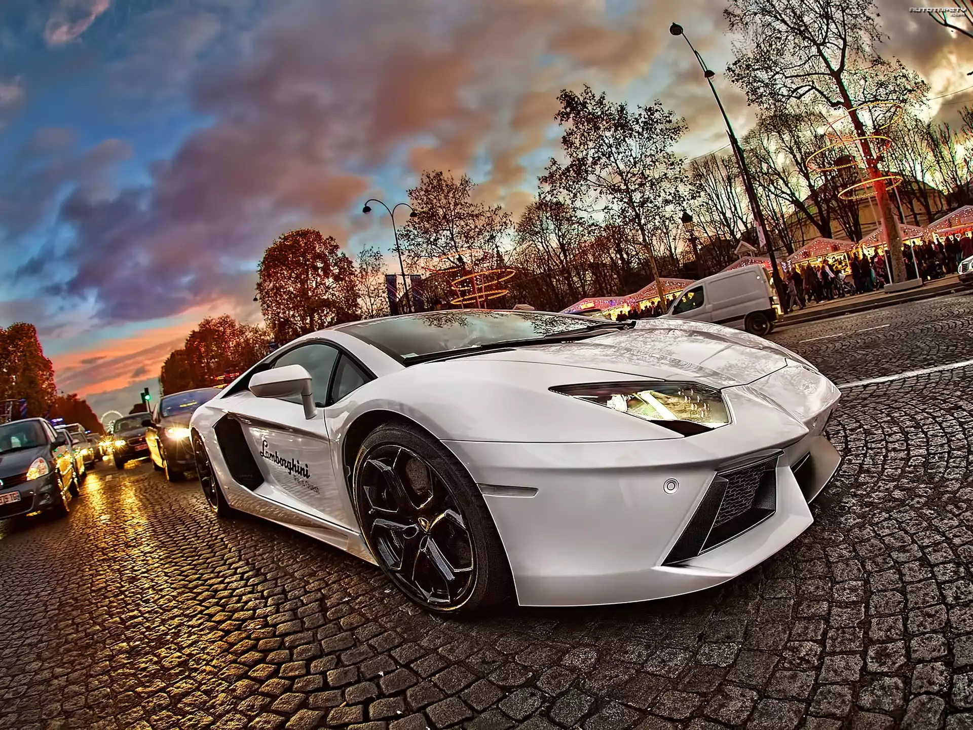 Lamborghini Aventador, Droga, Bruk