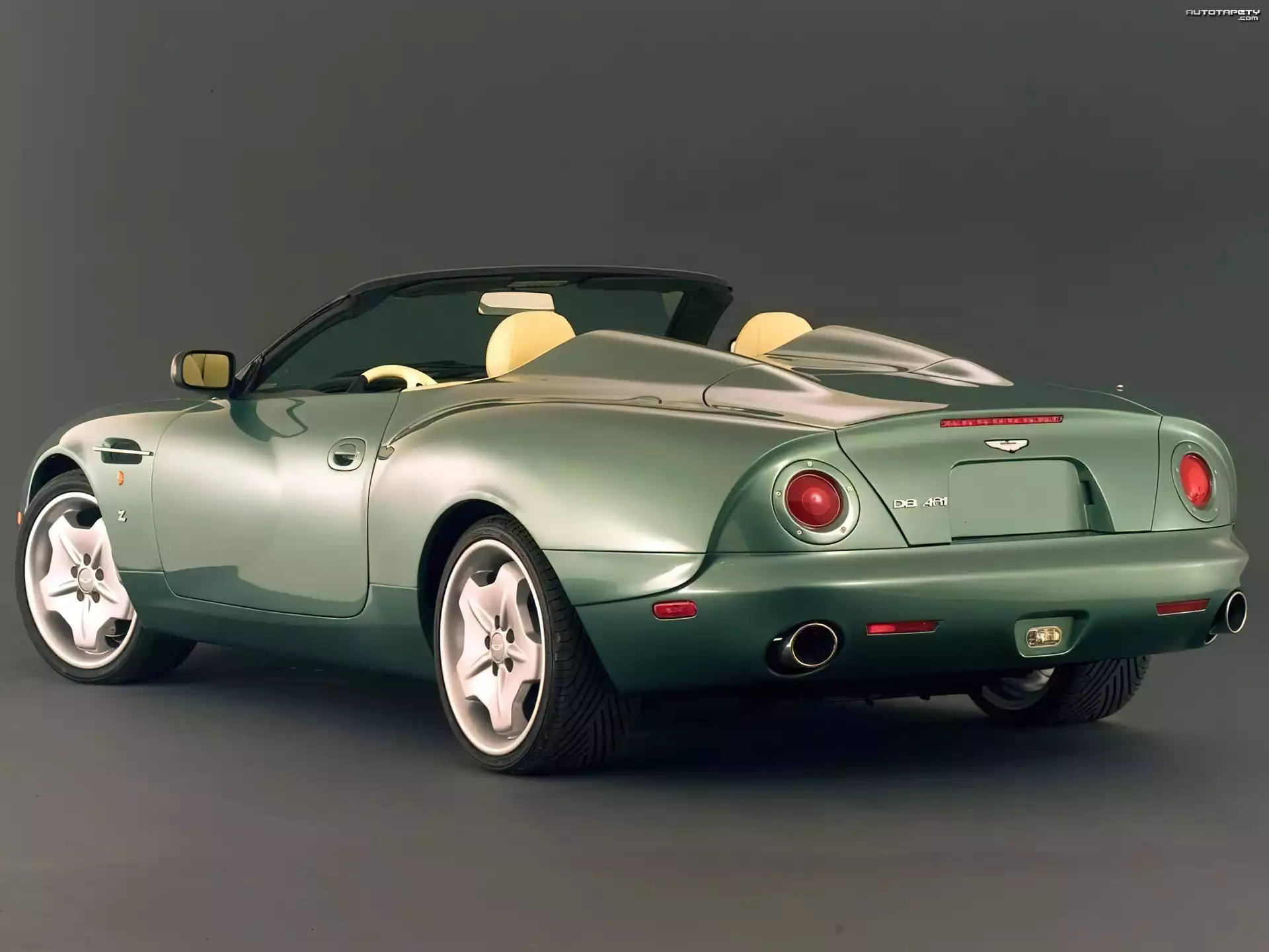Aston Martin DB4