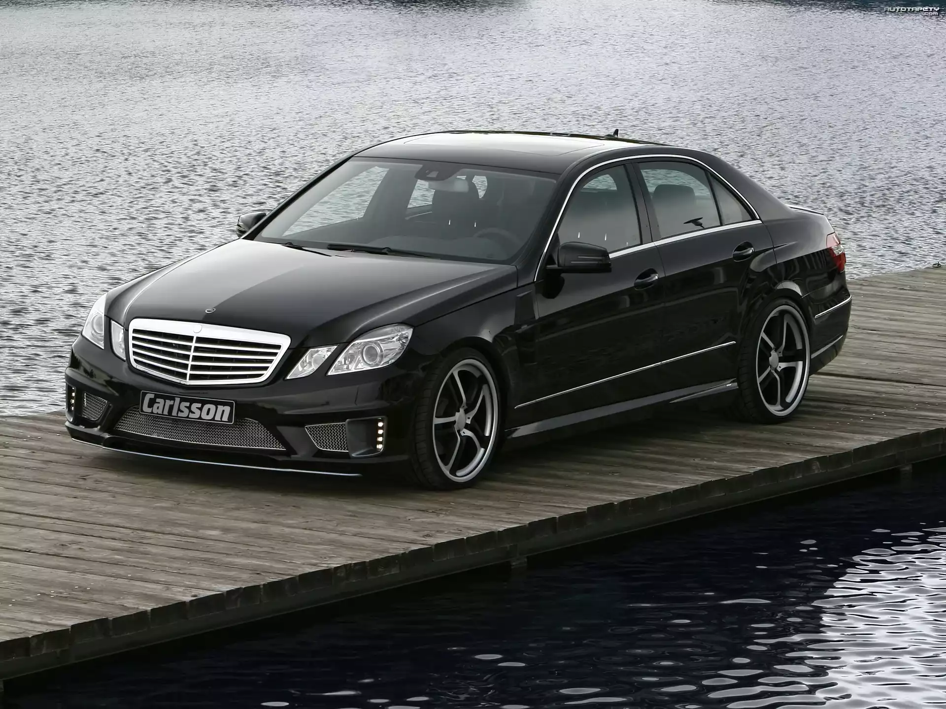 Czarny, Mercedes Benz, Klasa E, Carlsson, Pomost