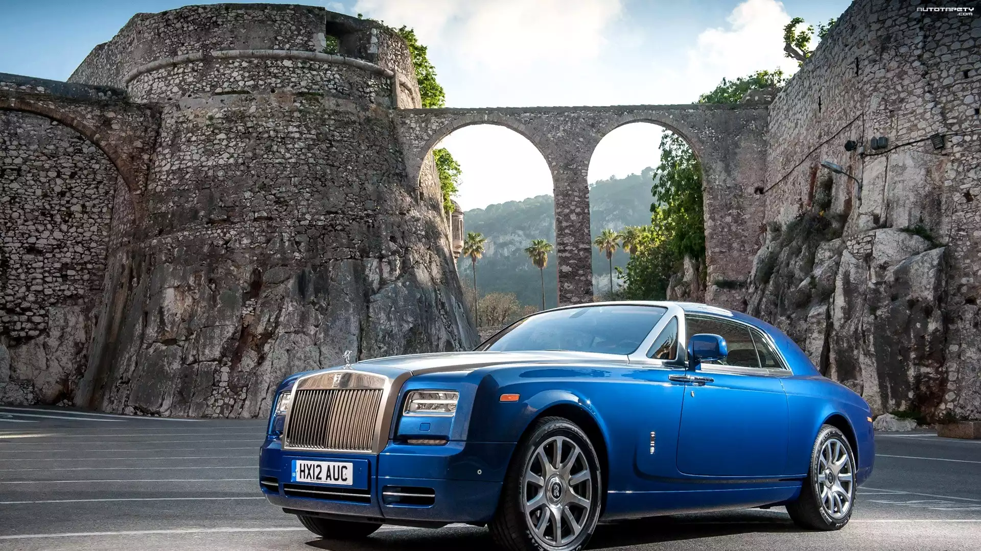 Niebieski, Rolls=Royce Phantom Coupe, Mury