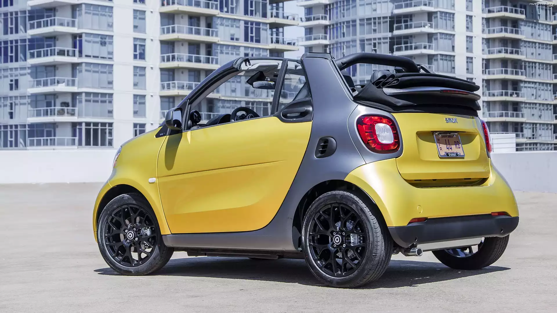 Żółty, Smart Fortwo Cabrio, 2017, Wieżowce