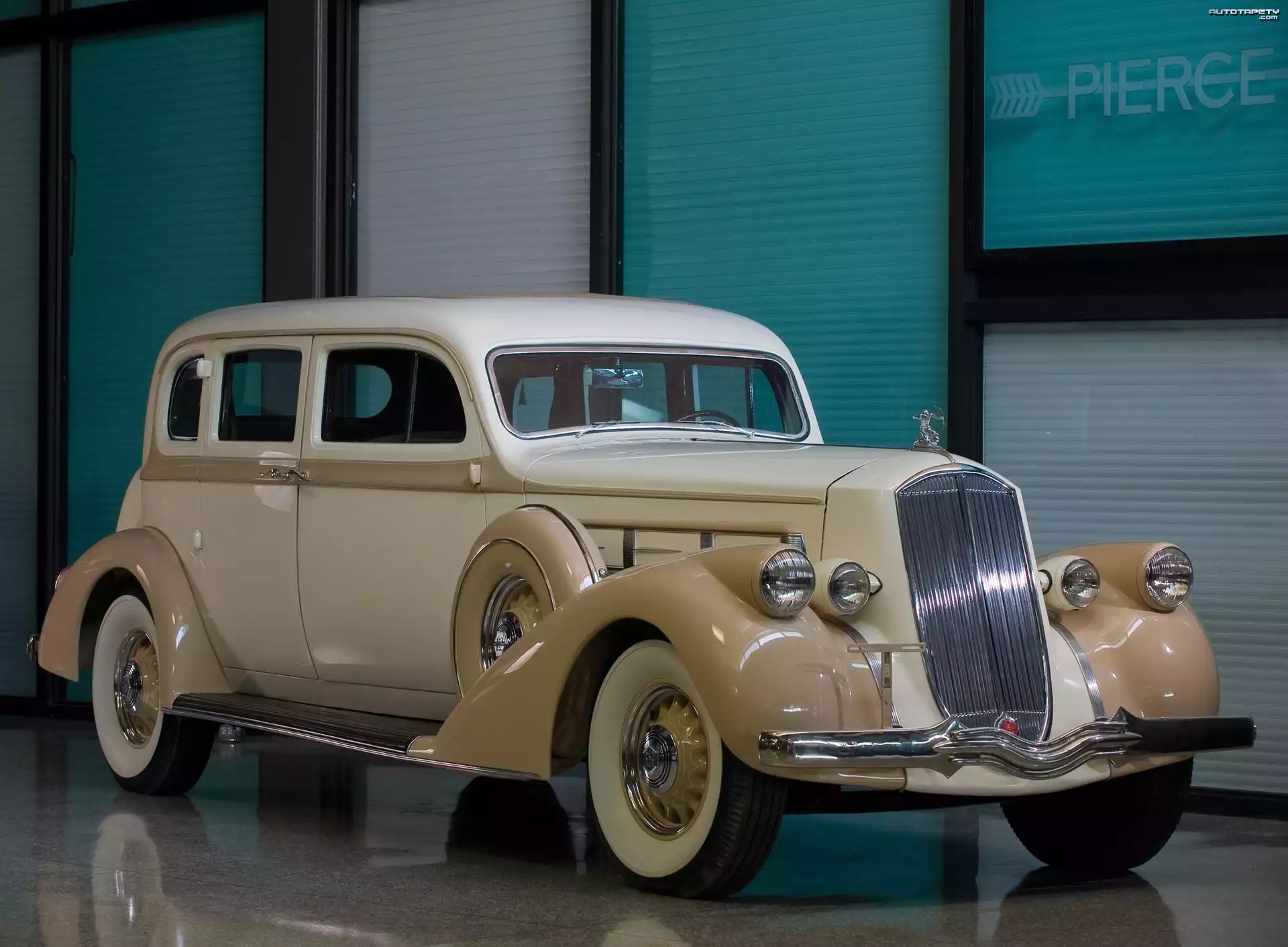 Pierce Arrow Deluxe 8 Touring Sedan