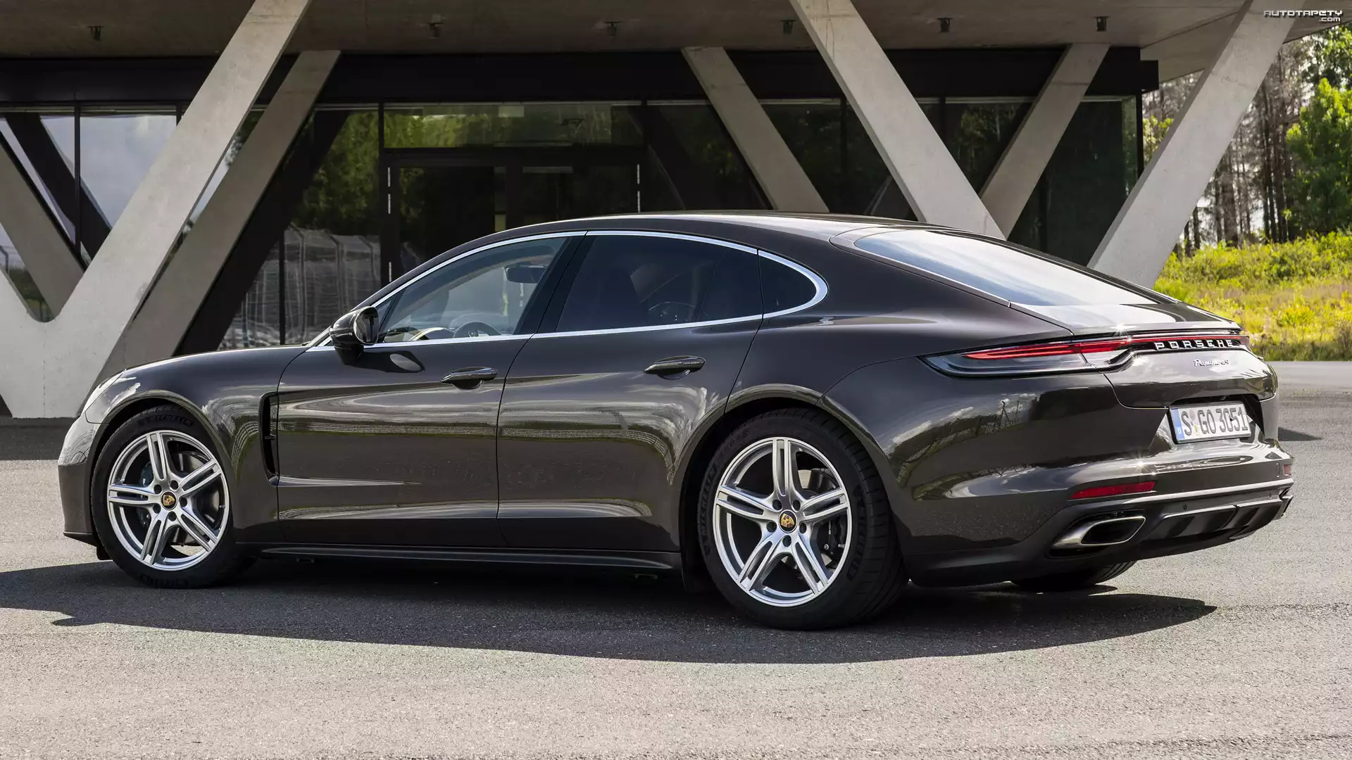 Czarne, Porsche Panamera