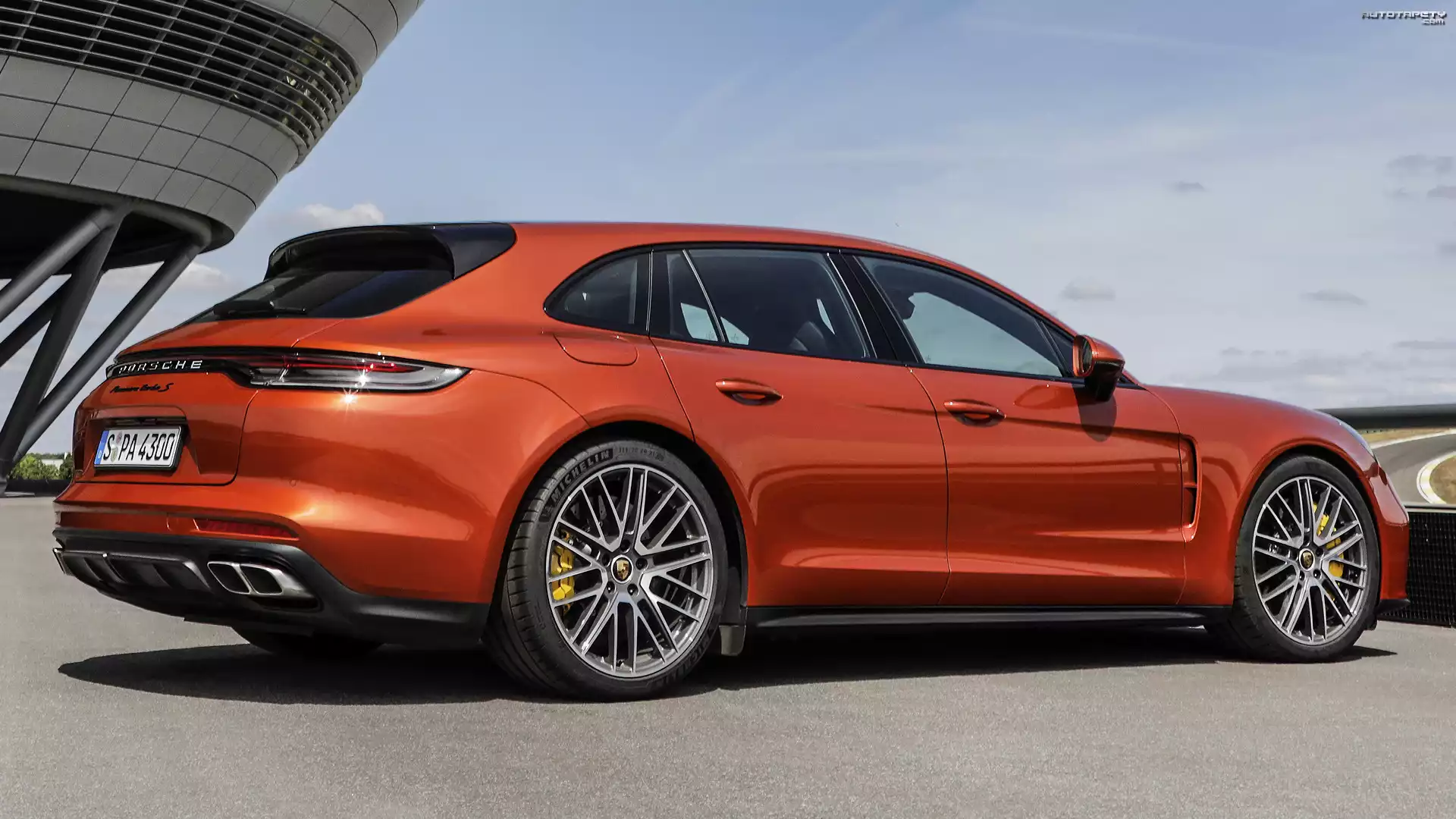 Porsche Panamera Turbo S, Bok