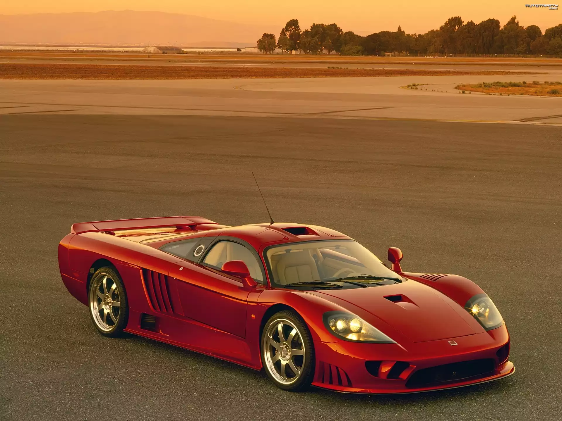 Saleen S7, Płyta, Lotniska