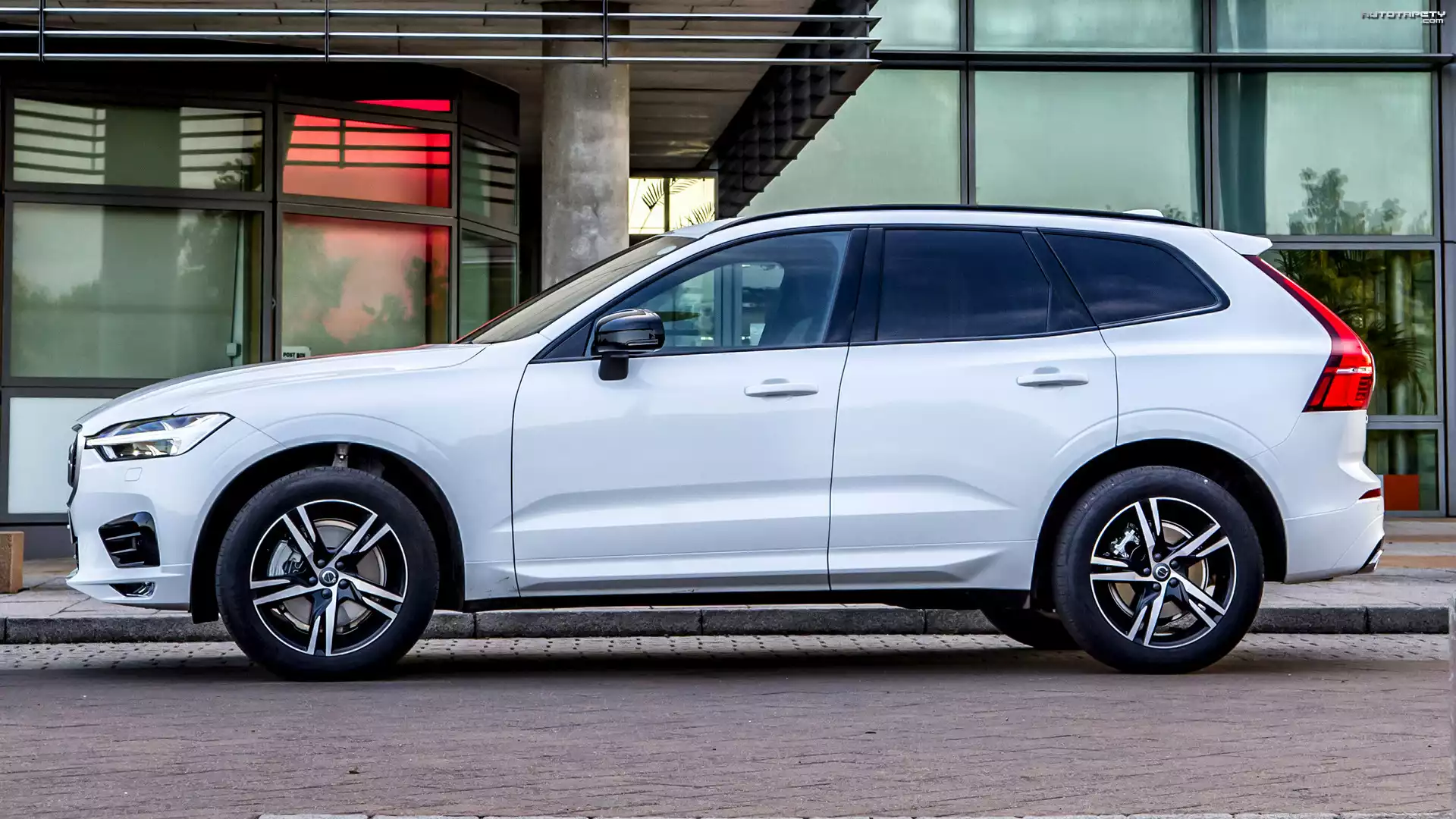 Volvo XC60, Bok