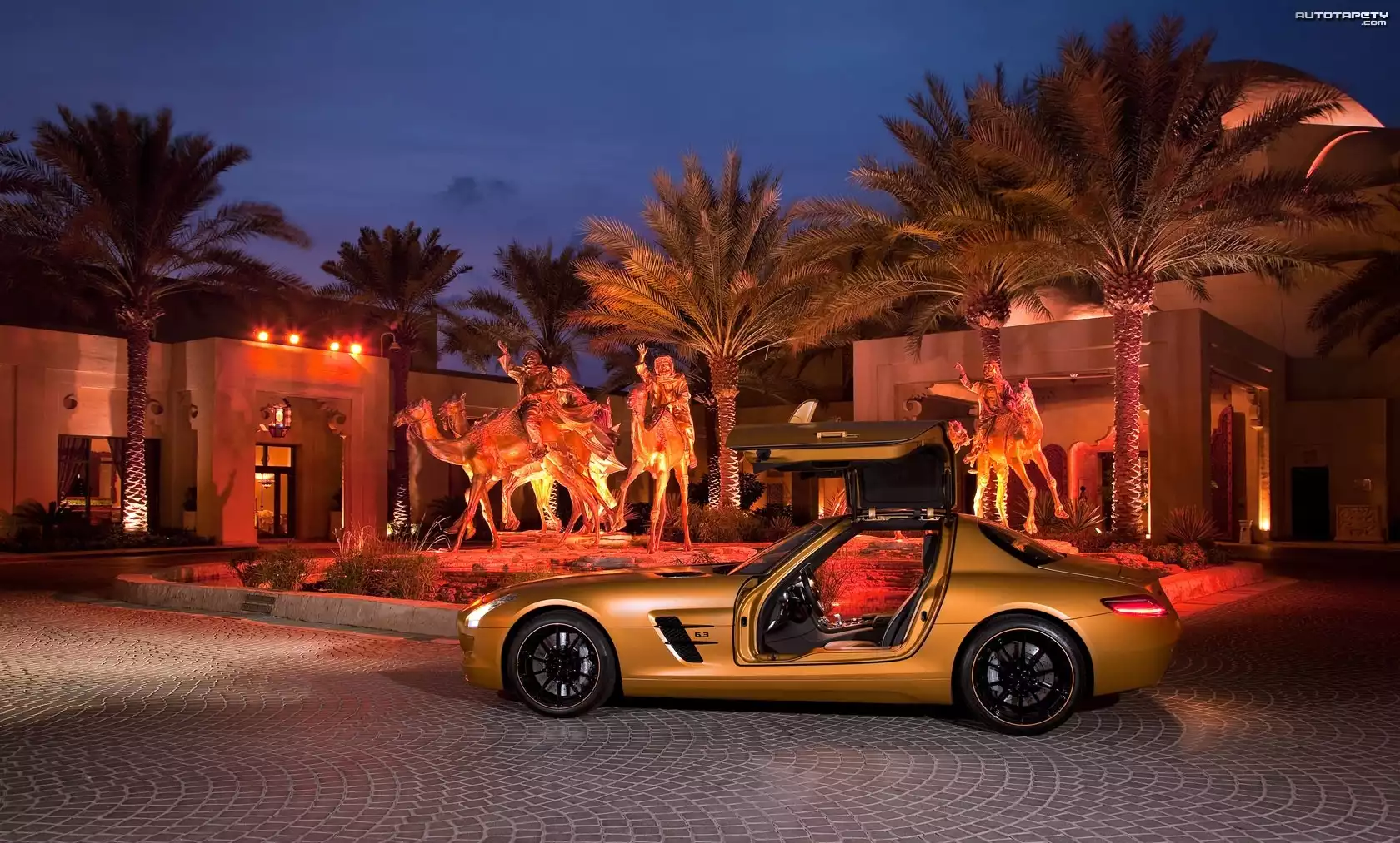 Złoty, Mercedes SLS AMG
