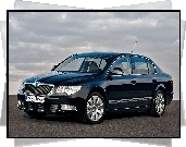 Czarny, Skoda Superb, Chmury