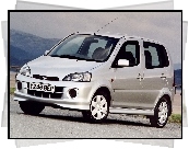 Daihatsu YRV