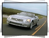 Cadillac XLR, Ulica, Droga