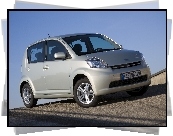 Srebrny, Daihatsu Sirion, Maska