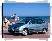 Nissan Almera Tino, Plaża