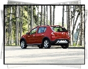 Bordowa, Dacia Sandero, Las