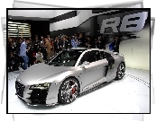 Debiut, R8