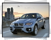 BMW x6, Droga, Domy