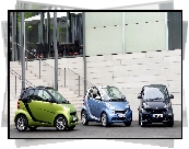 Trzy, Samochody, Smart Fortwo, Budynek