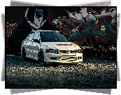 Białe, Mitsubishi Lancer, Graffiti