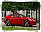 Czerwony, Aston Martin V8 Vantage