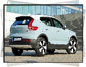 Volvo XC40, Tył, Bok