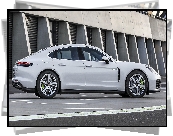 Porsche Panamera S, Bok