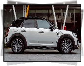 Mini Cooper S E Countryman, Bok